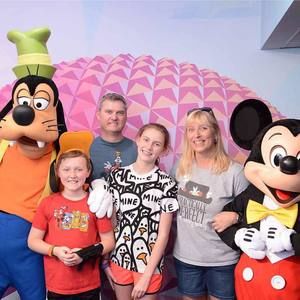 Meet your Posher, Lara